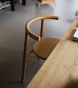Solo Chair fra Mattiazzi ved Kollekted by en interiørforretning i Oslo. En heltre stol.