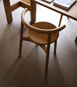 Solo Chair fra Mattiazzi ved Kollekted by en interiørforretning i Oslo. En heltre stol.