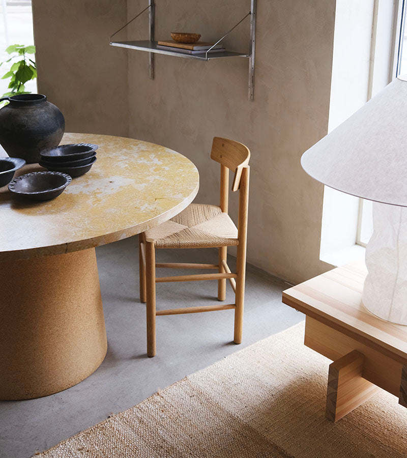 Folkestolen, J39 Mogensen Chair fra Fredricia ved Kollekted by, en interiørforretning i Oslo