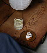 Richlite HRN123 tallerken fra Hasami Porcelain og Hasami HPGLC glass. Hermetisk sardiner fra Boden Boden og limonade ved Kollekted by en interiørforretning i Oslo. Bilde av Marian Strand